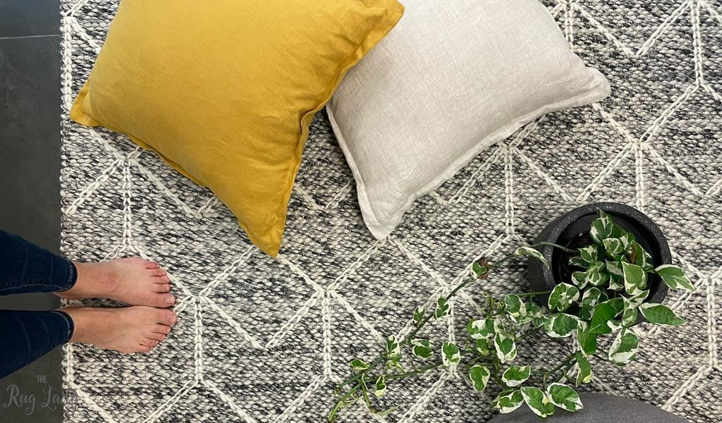 Essence Arabesque Grey Wool Rug