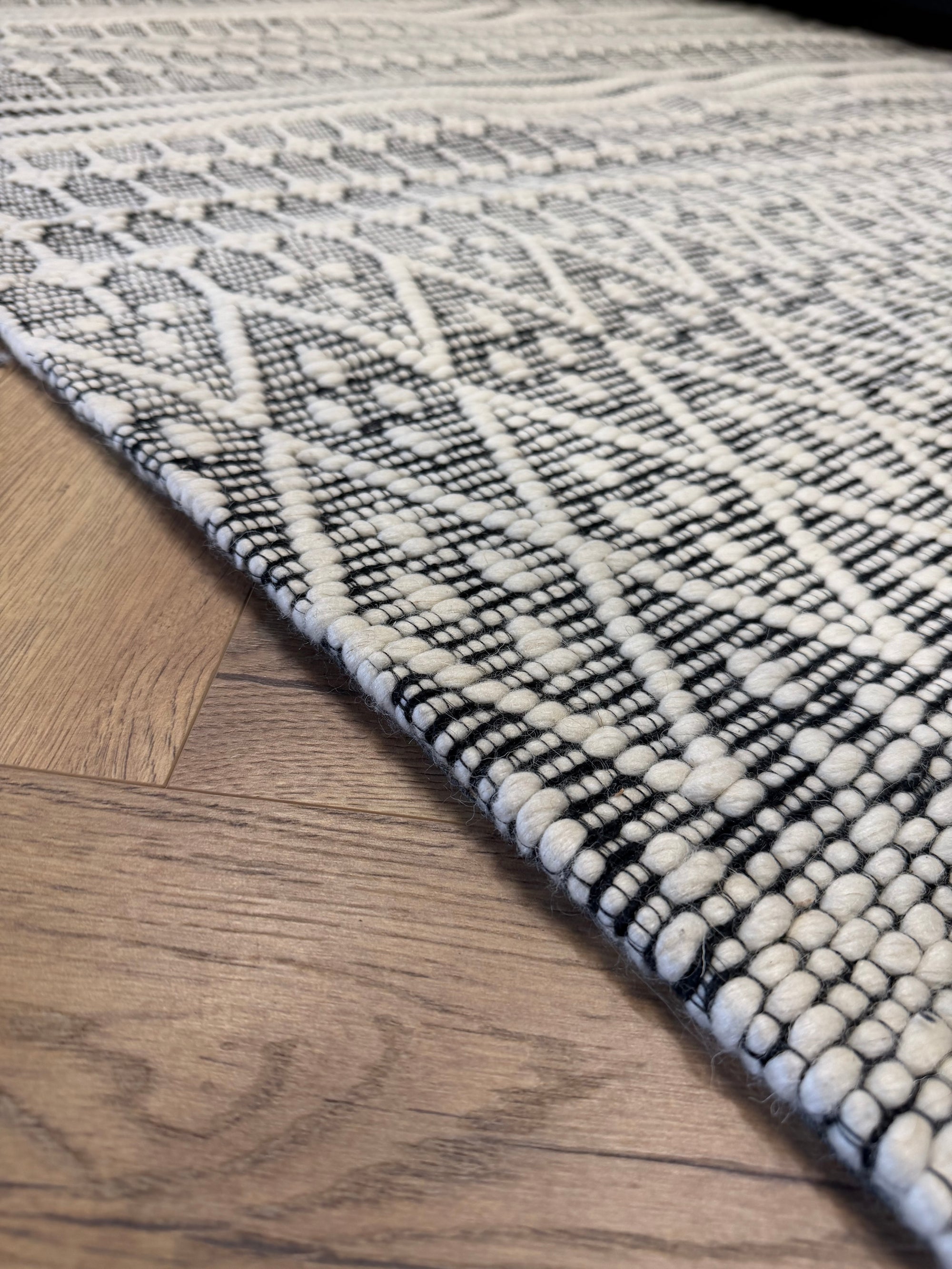 Jolaztec Kailua Black & White Wool Blend Rug
