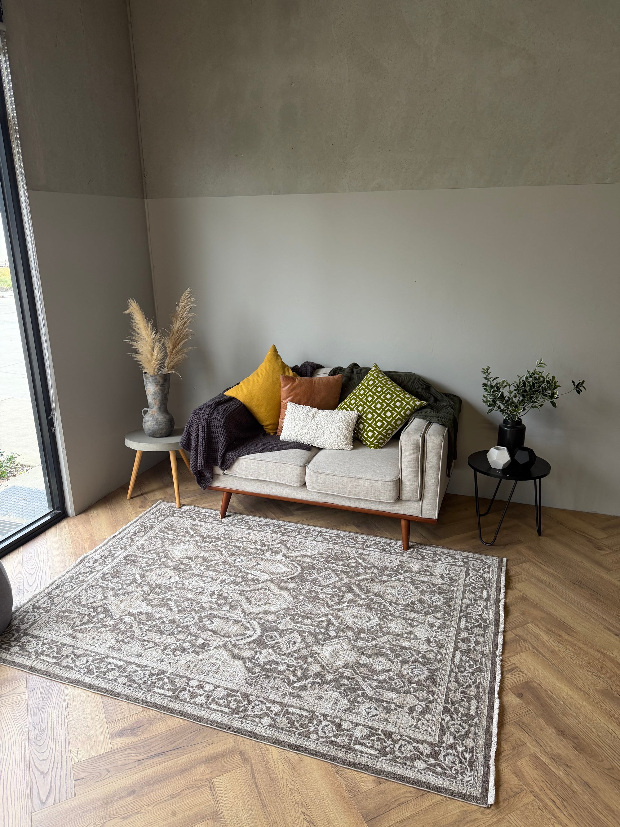 Sienna Taupe Traditional Rug 160x230