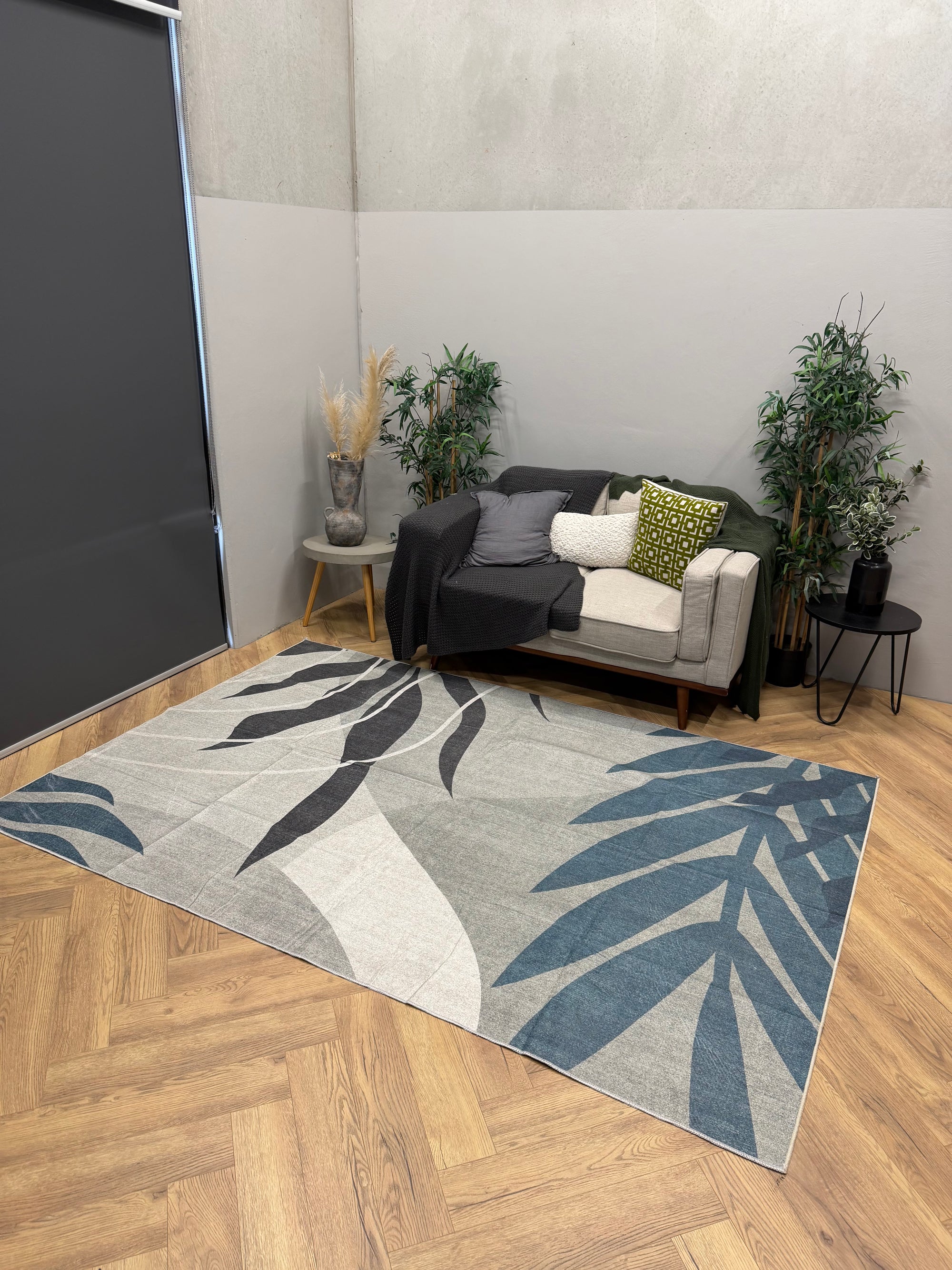 Vela Blue Leaf Machine Washable Rug