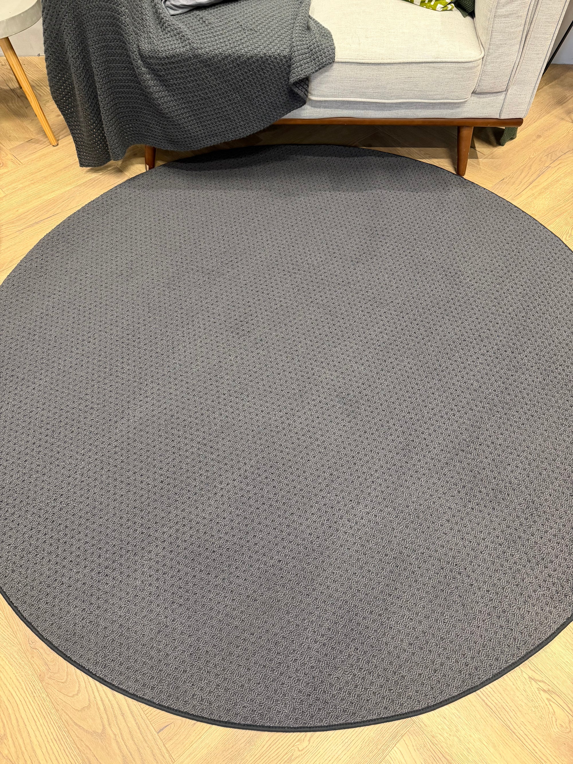 Pablo Charcoal Grey Washable Round Rug – 200cm