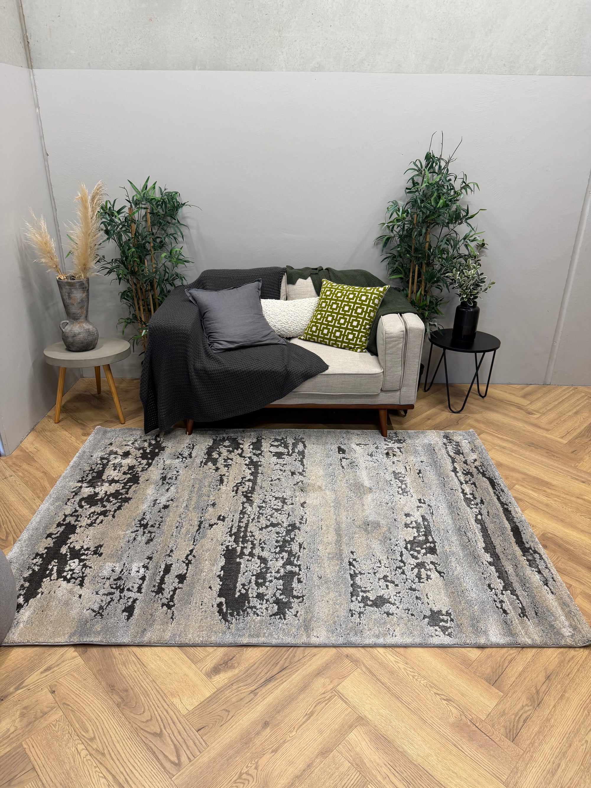Crete Urban Fade Grey blue spotted modern Rug