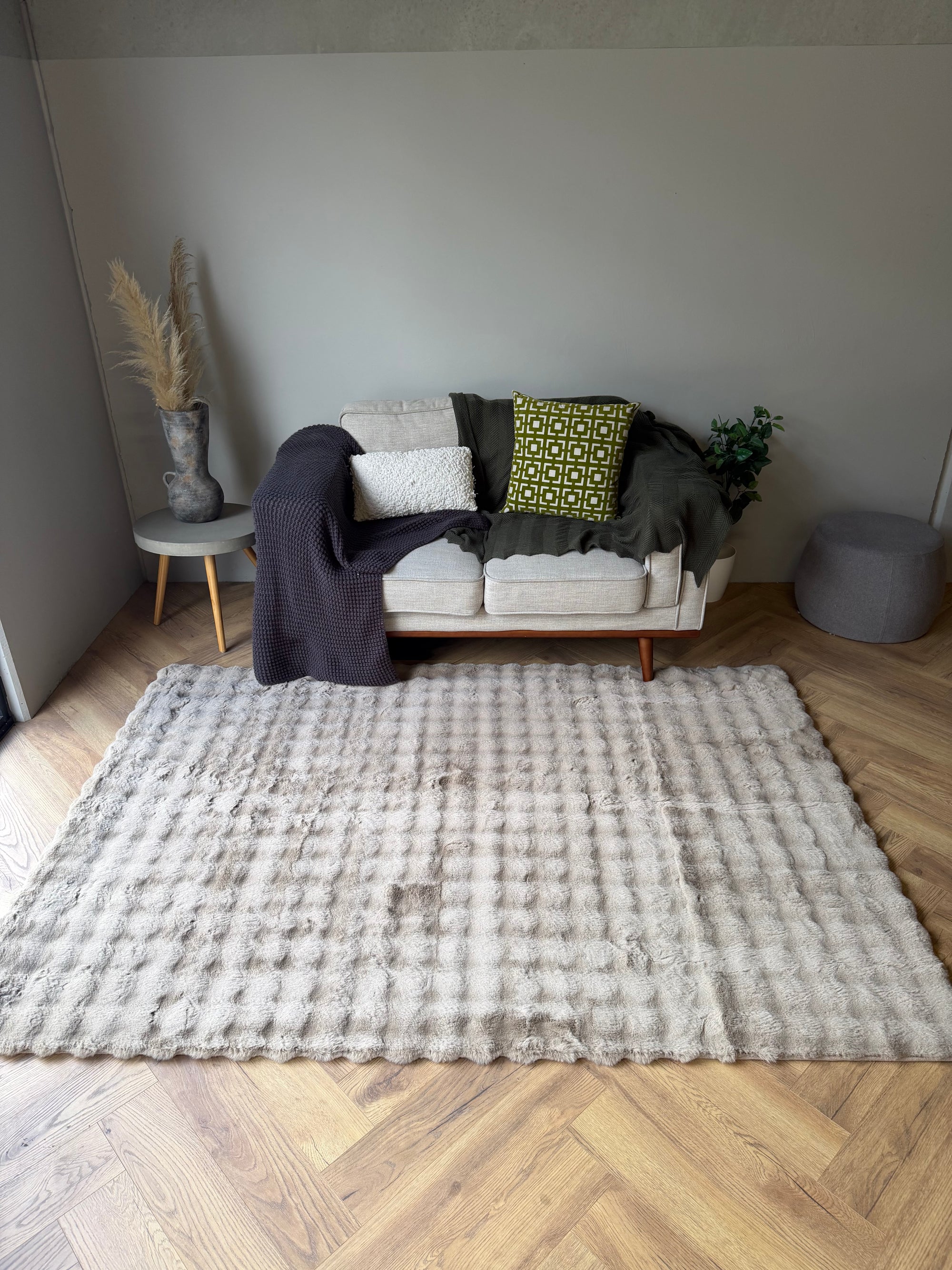 Faux Fur Pebble Beige Shaggy Rug
