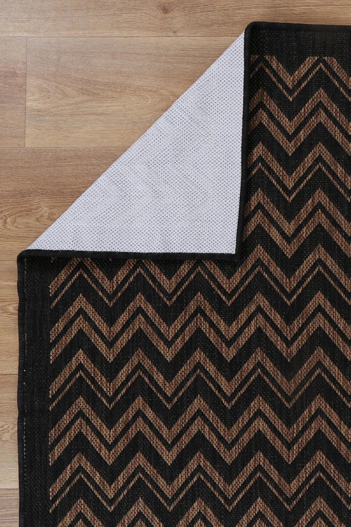 Dusk Flatweave zig zag Black Gold rug