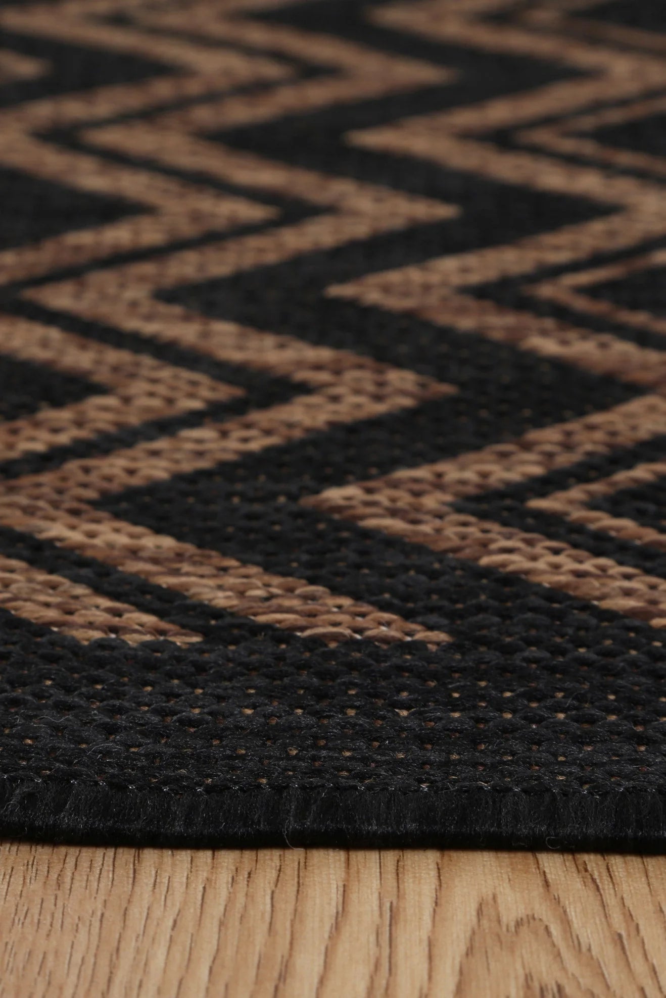 Dusk Flatweave zig zag Black Gold rug