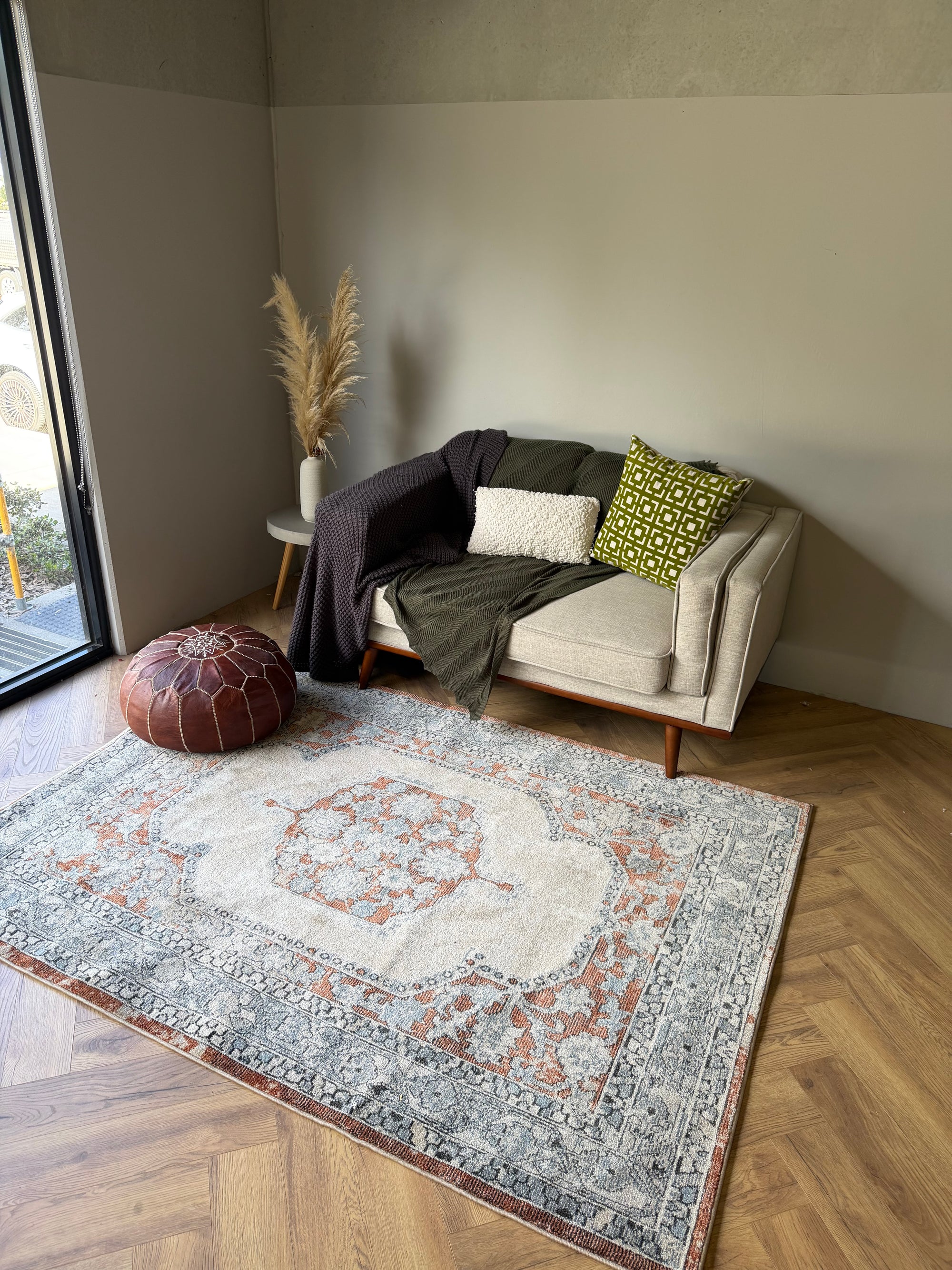 Harlow Vintage Medallion Rug – Ivory & Rust 160x220 - Last one