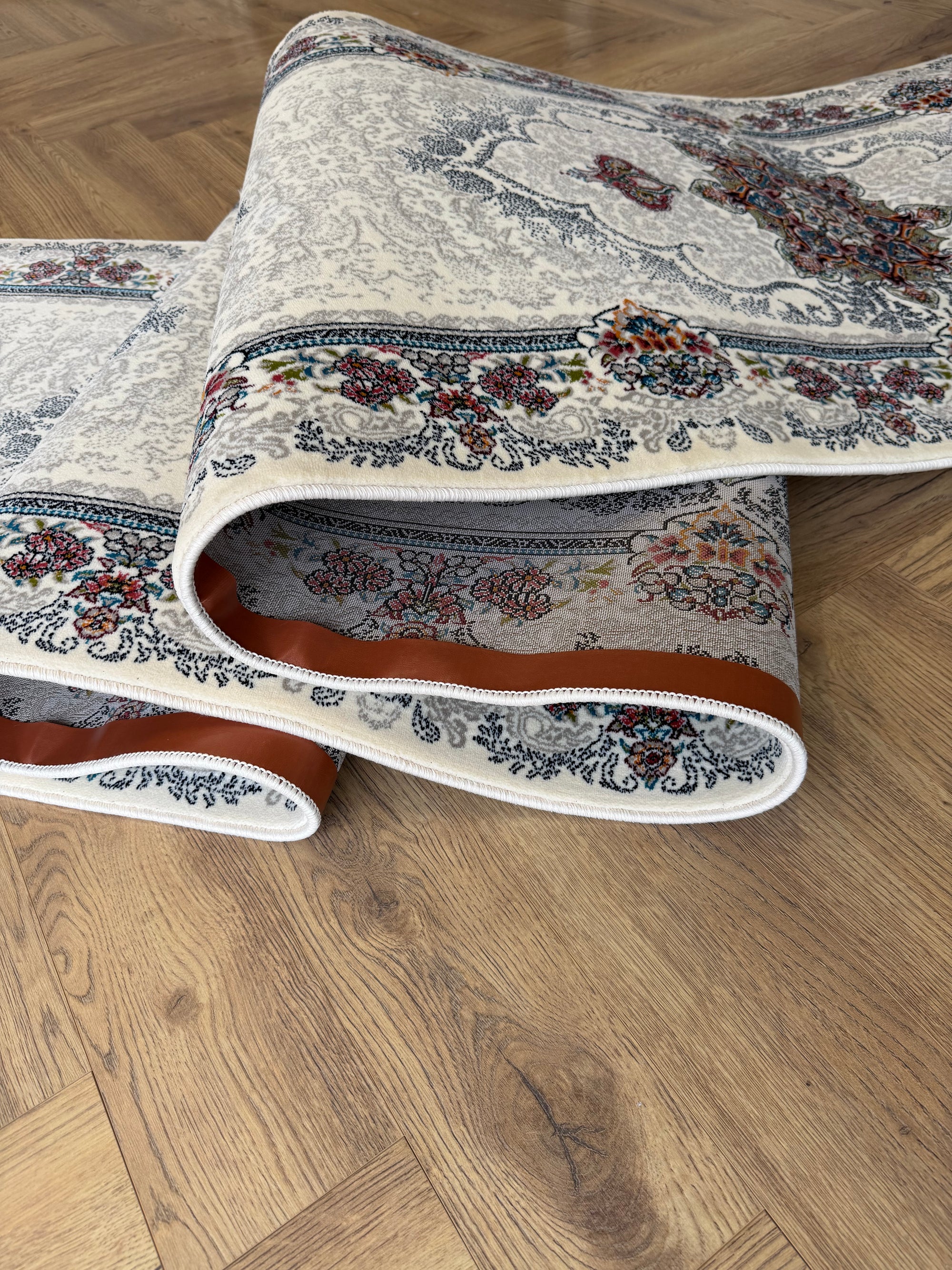22 Hive Cream medallion 80cm Wide