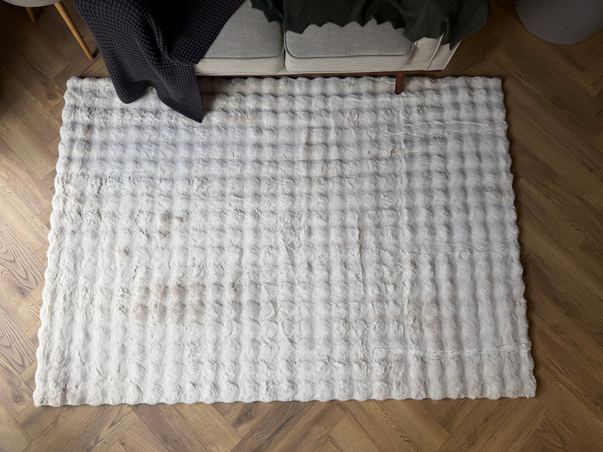 Faux Fur Pebble White Shaggy Rug