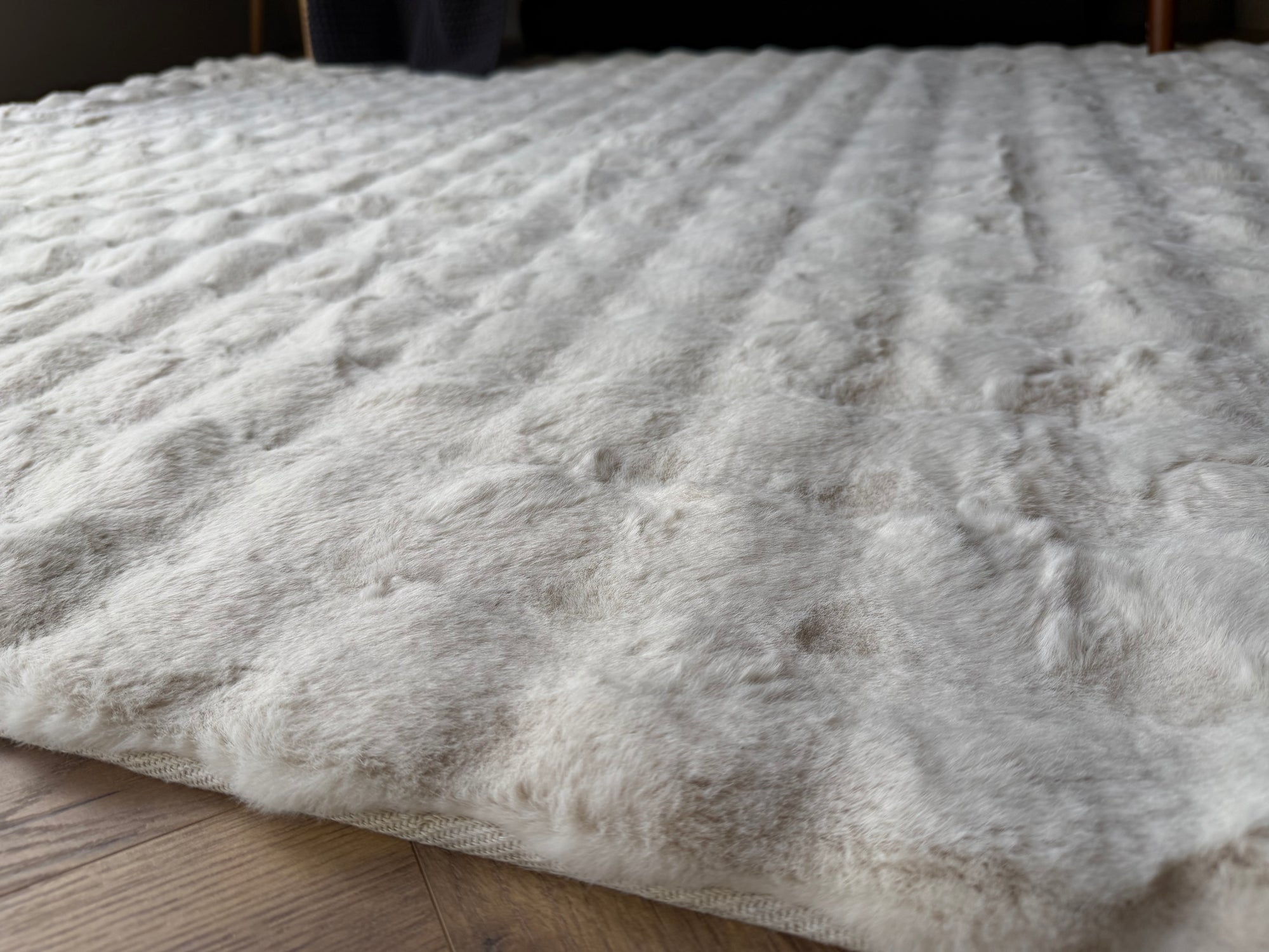 Faux Fur Pebble White Shaggy Rug