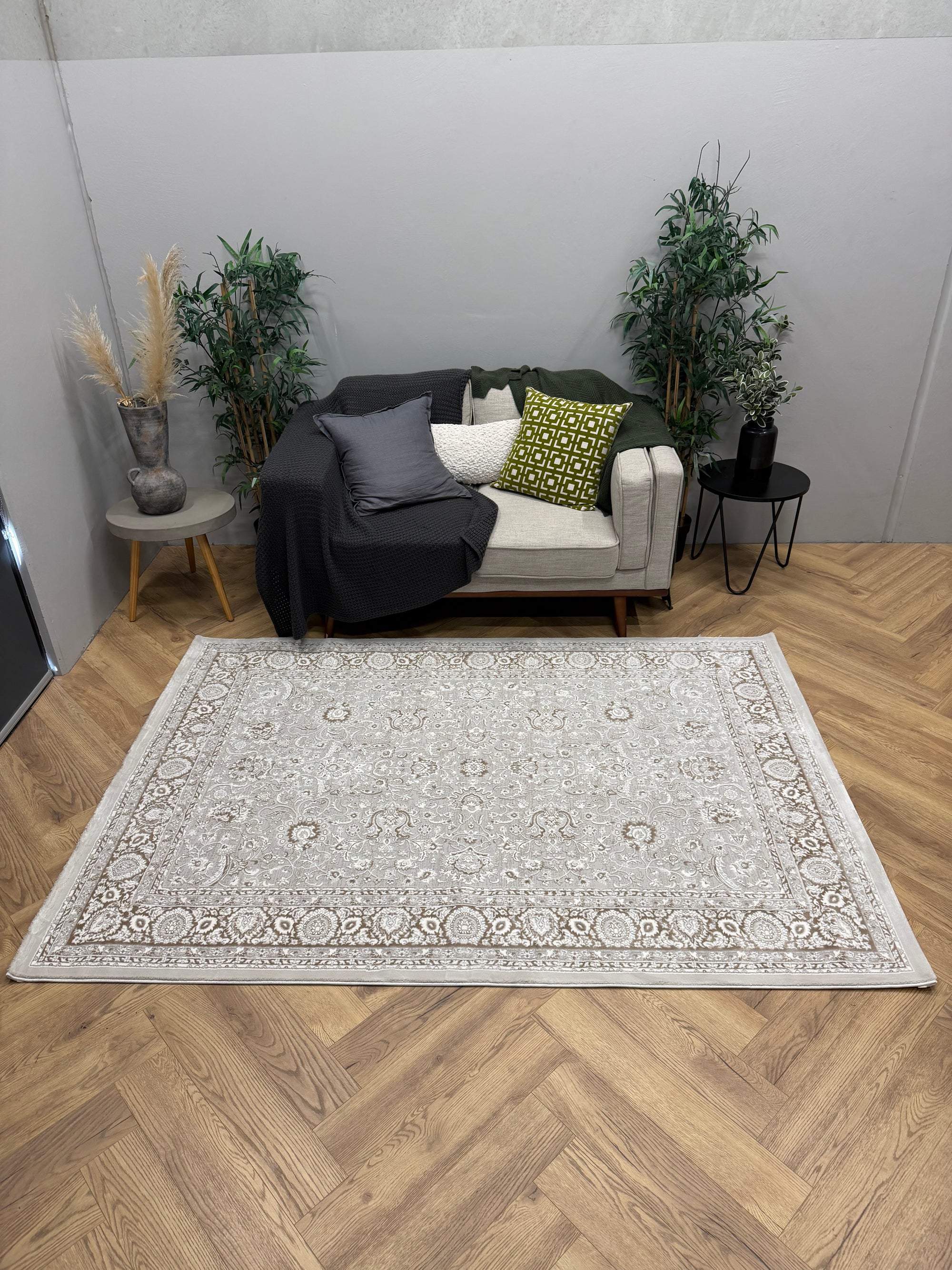 Betty Heritage Cream beige Rug