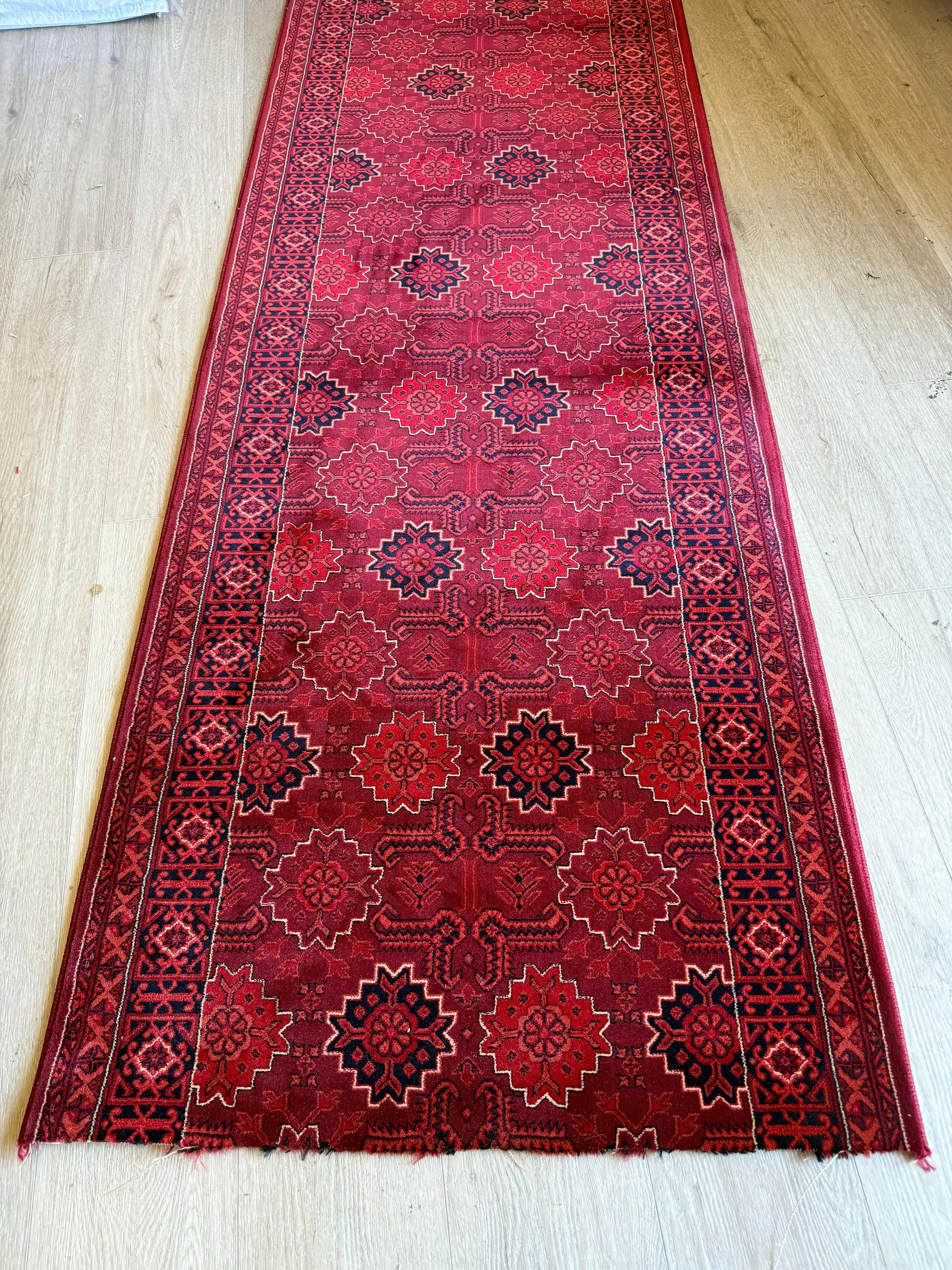 07 Hive Red Bordo Persian 80cm Wide