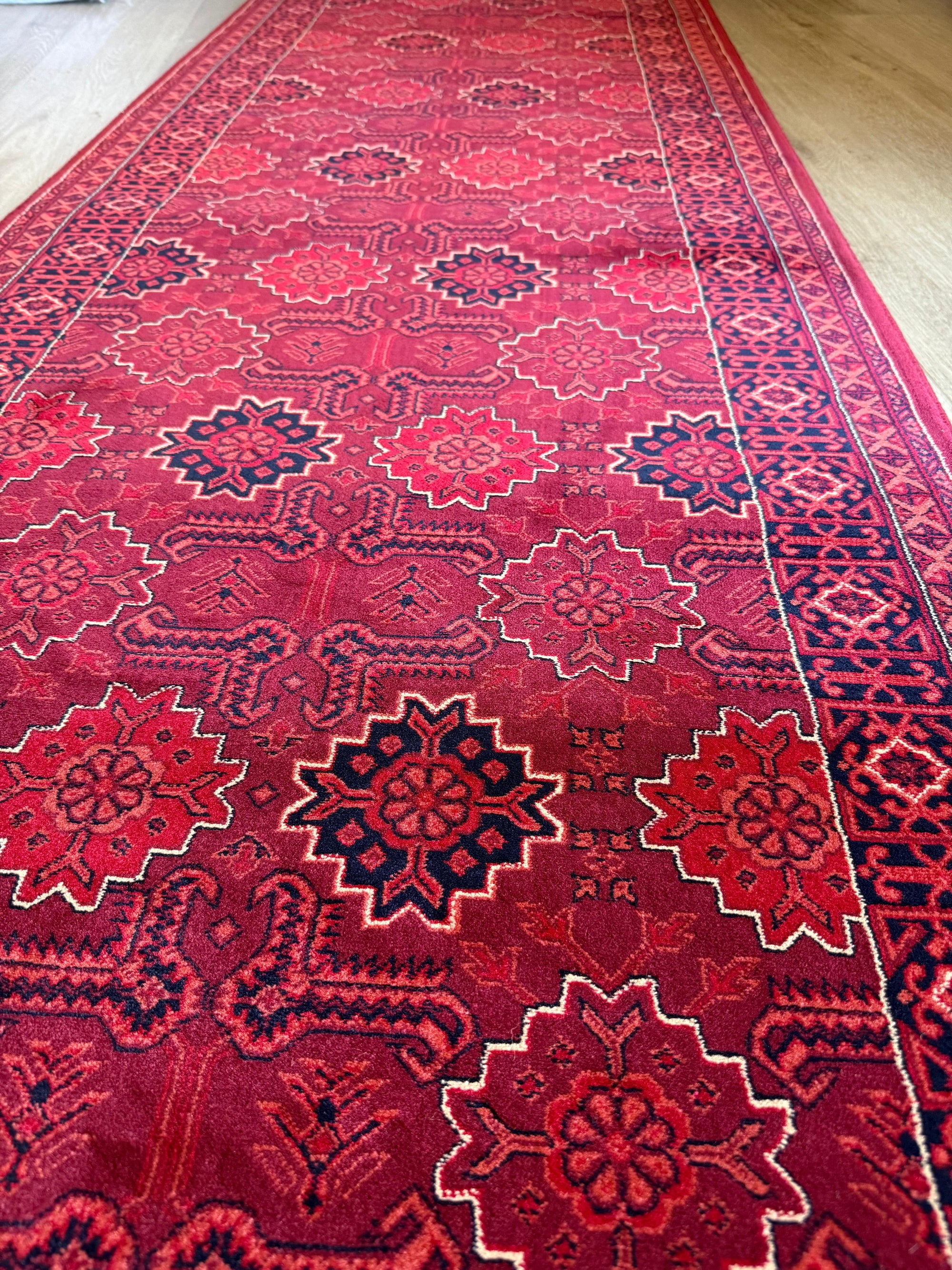 07 Hive Red Bordo Persian 80cm Wide