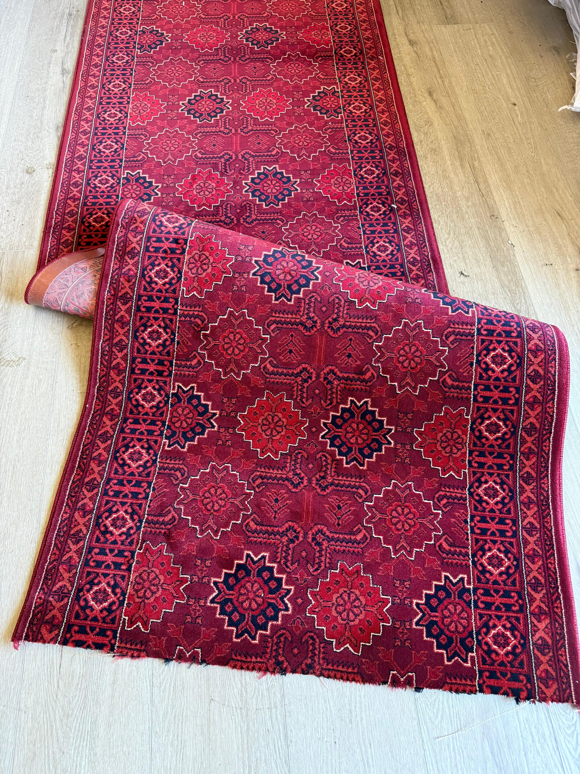 07 Hive Red Bordo Persian 80cm Wide