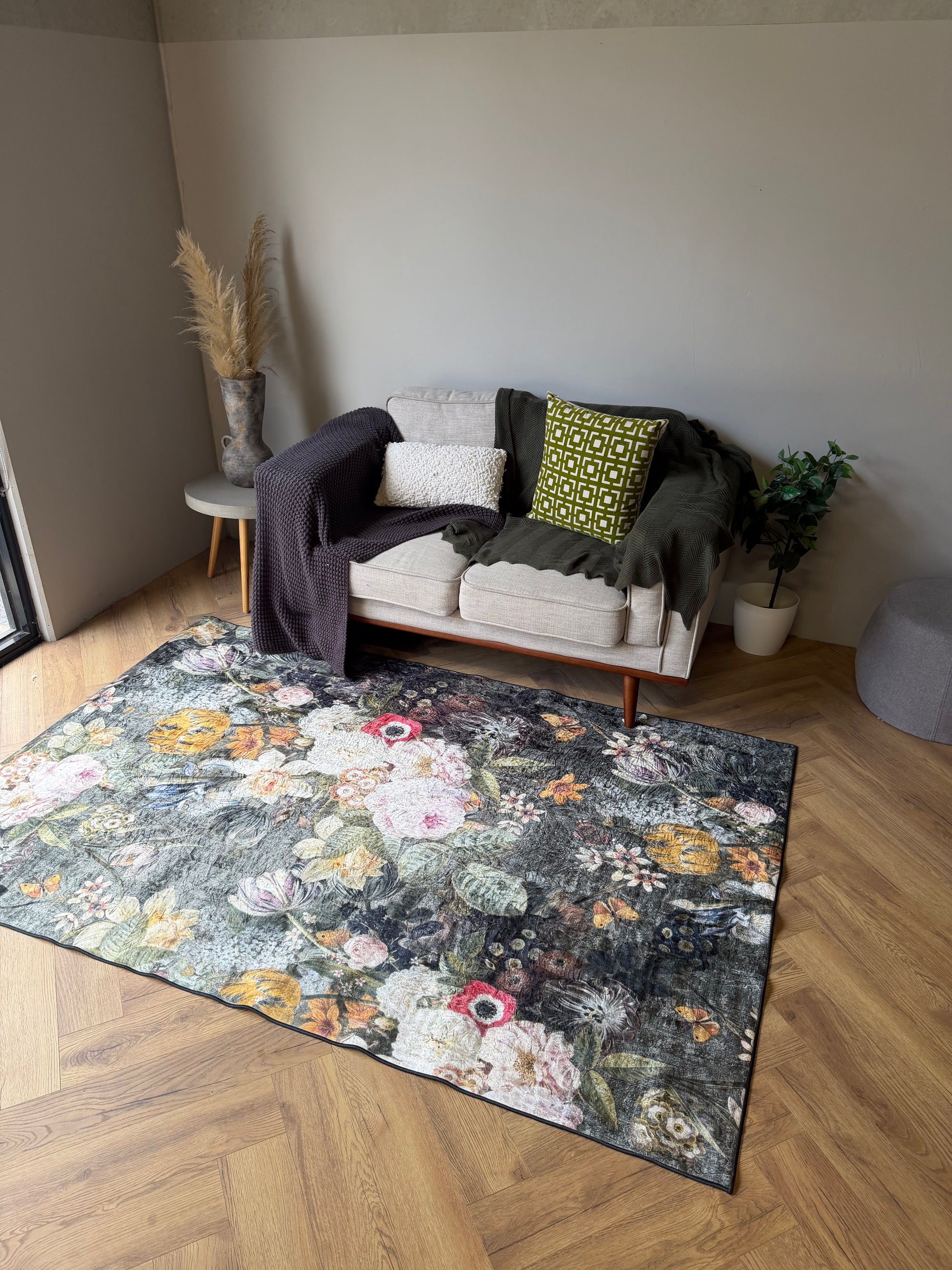 Flosker Noir Floral Bloom Rug – 150 x 230 cm