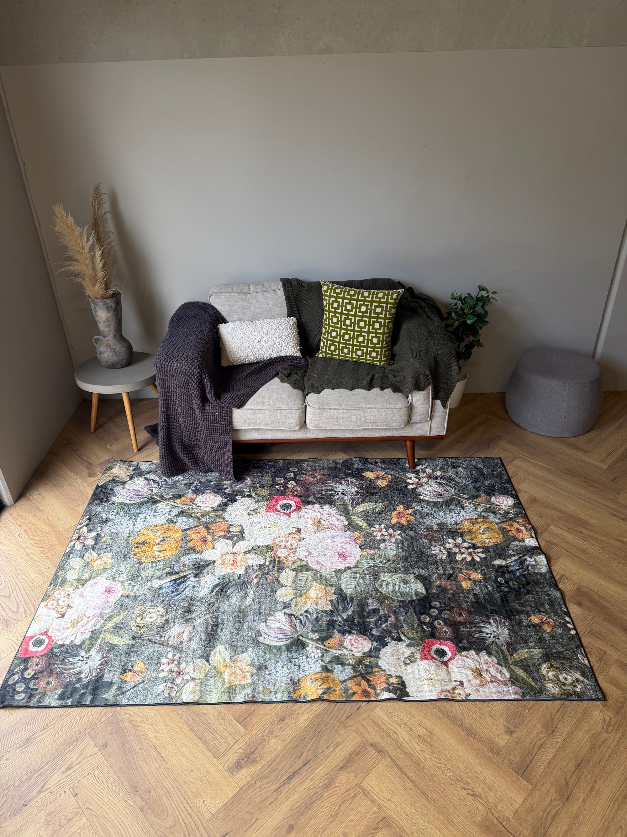 Flosker Noir Floral Bloom Rug – 150 x 230 cm
