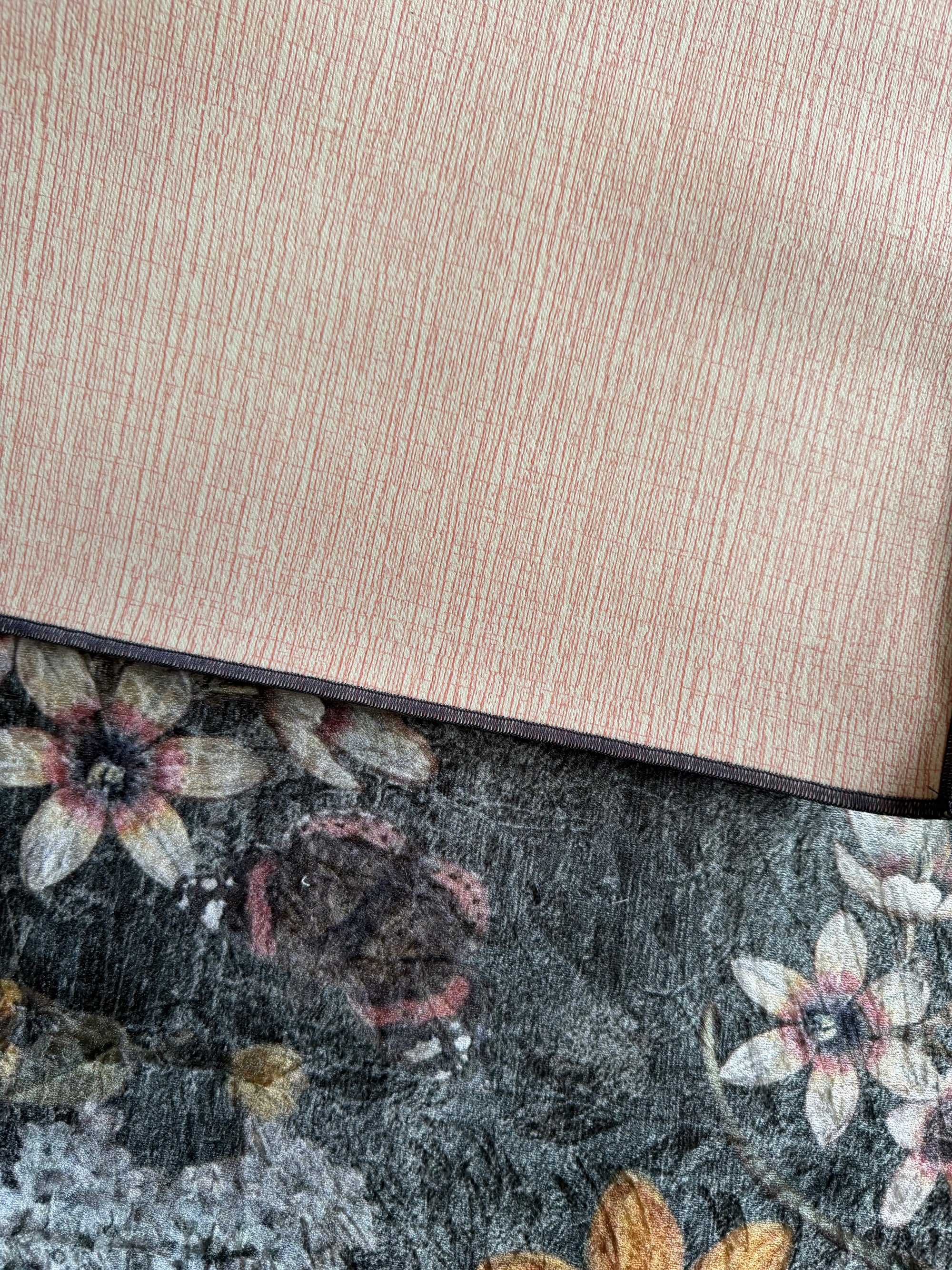 Flosker Noir Floral Bloom Rug – 150 x 230 cm
