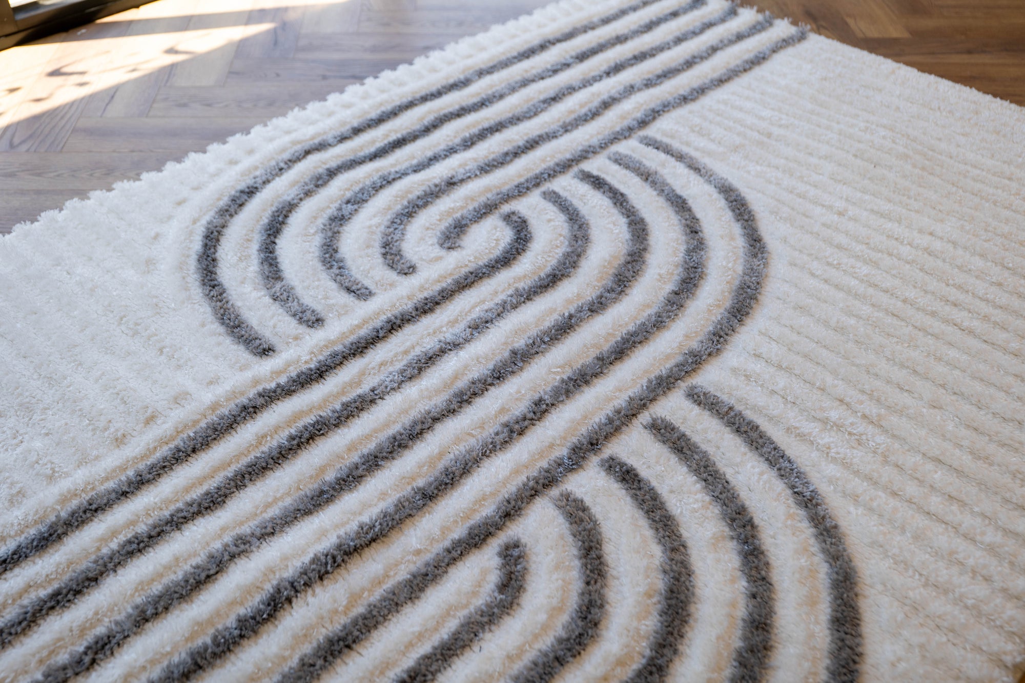 Jasmine Shaggy white grey abstract wave flokati Rug