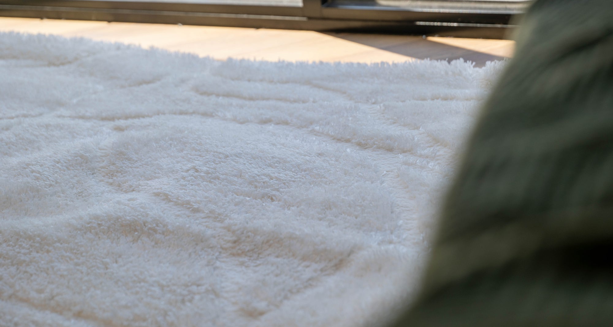 Jasmine Shaggy cream swirl lines flokati Rug