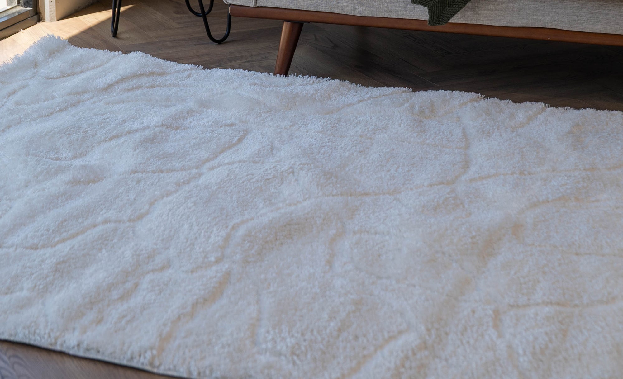 Jasmine Shaggy cream swirl lines flokati Rug