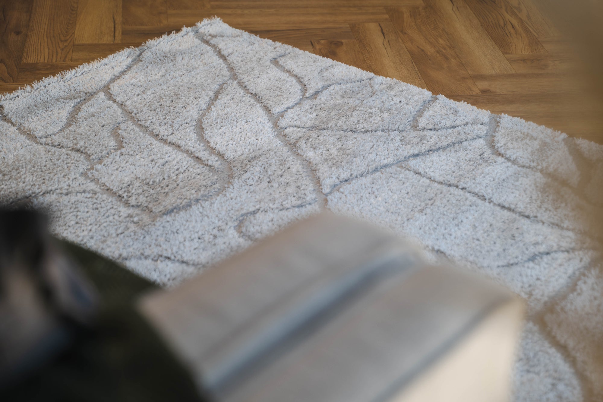 Jasmine Shaggy silver swirl lines flokati Rug