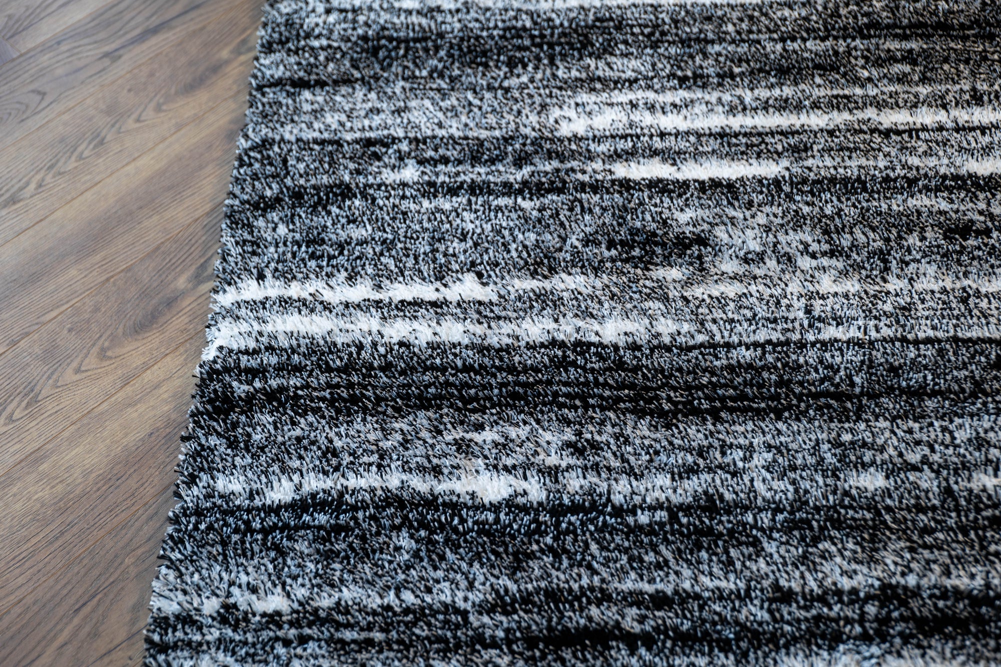 Jasmine Shaggy black white plain wave flokati Rug