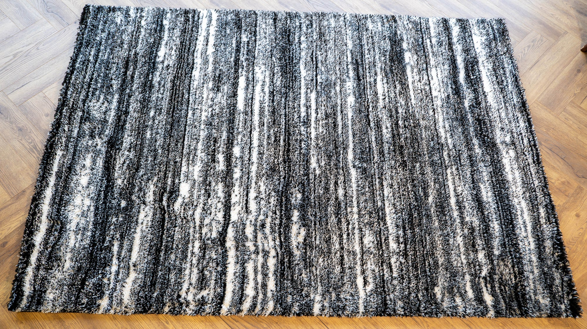 Jasmine Shaggy black white plain wave flokati Rug