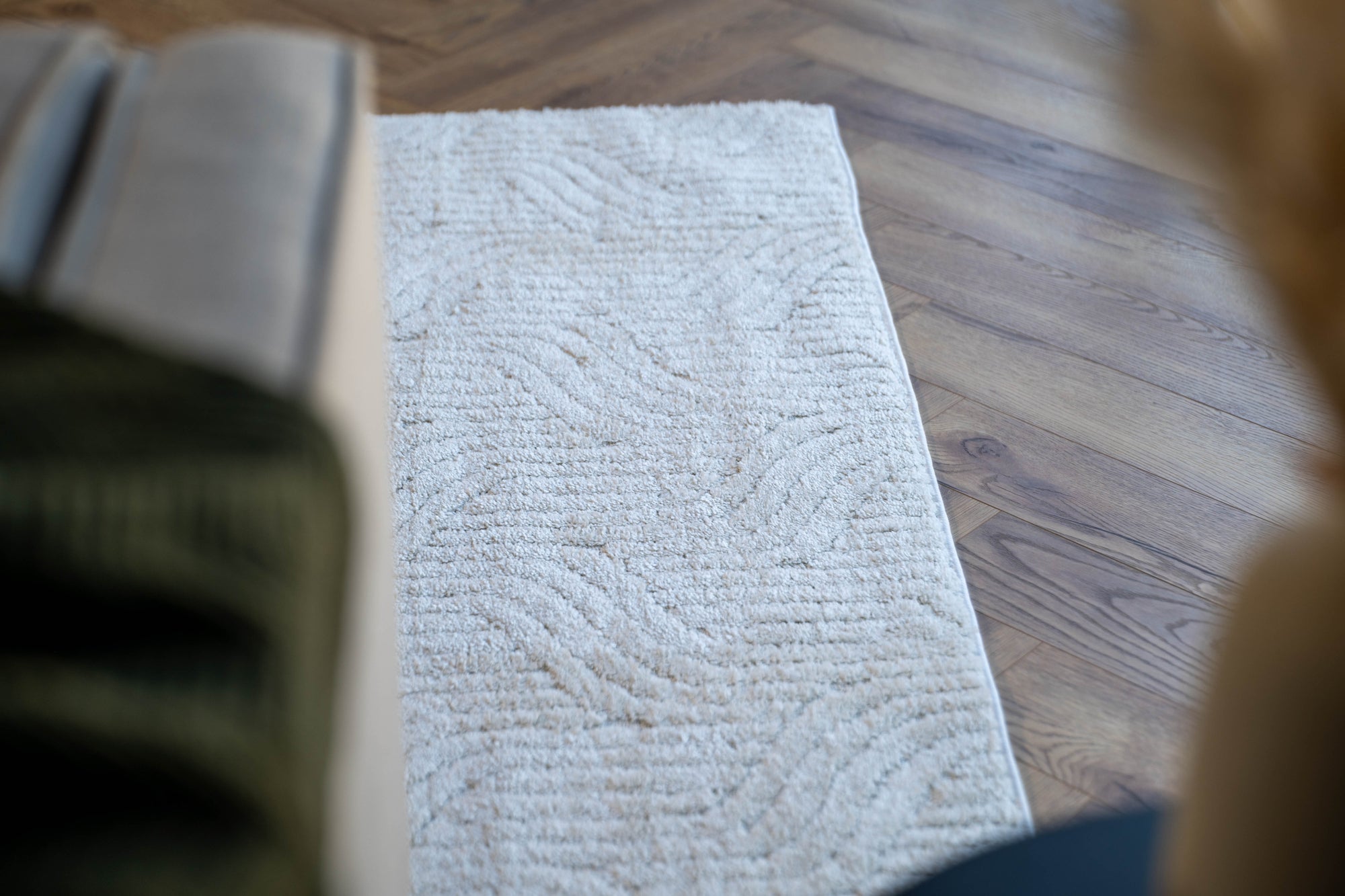 Moopy Cream textured lines modern rug