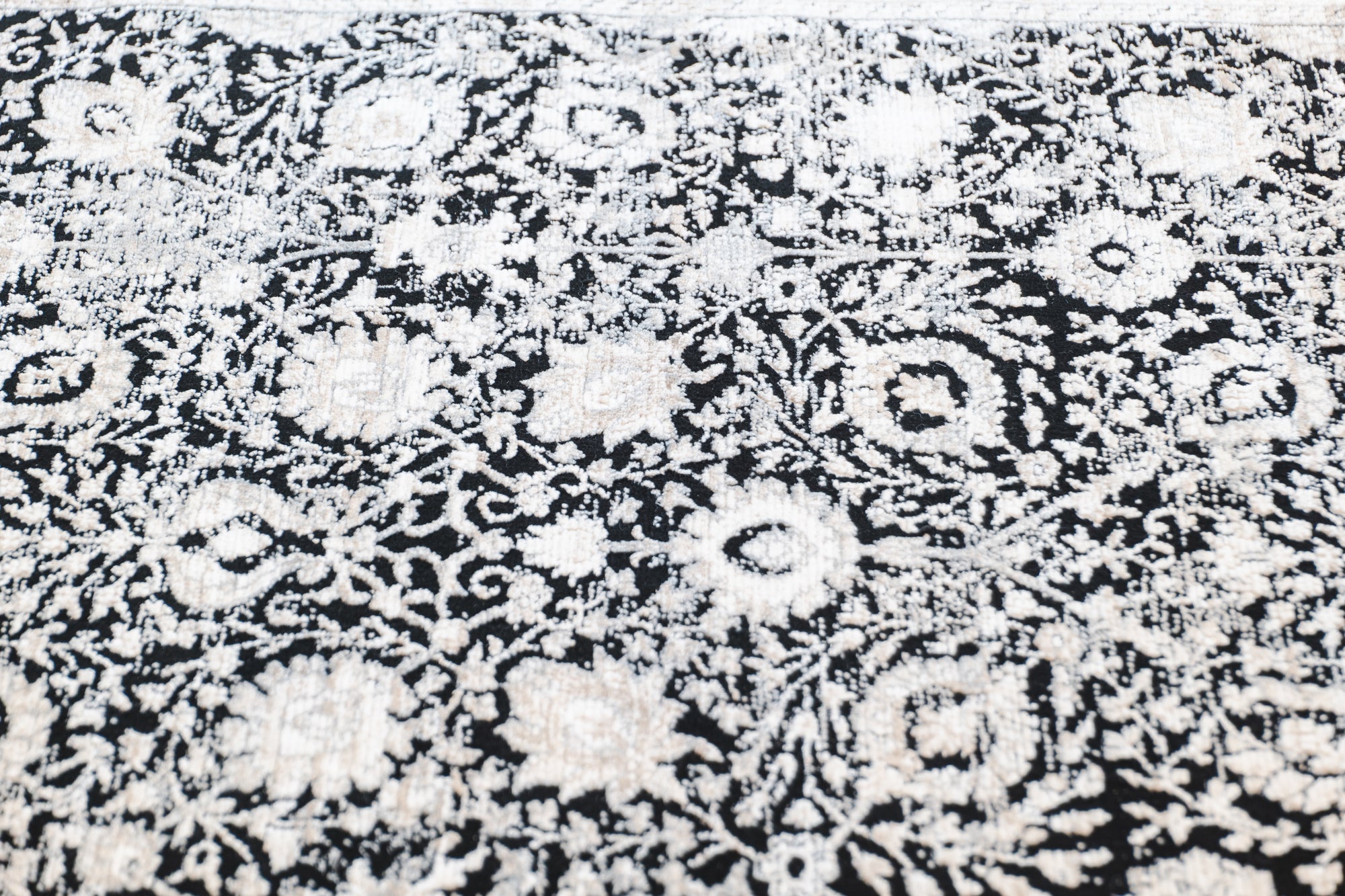Deluxe 892 cream black traditional transitional rug