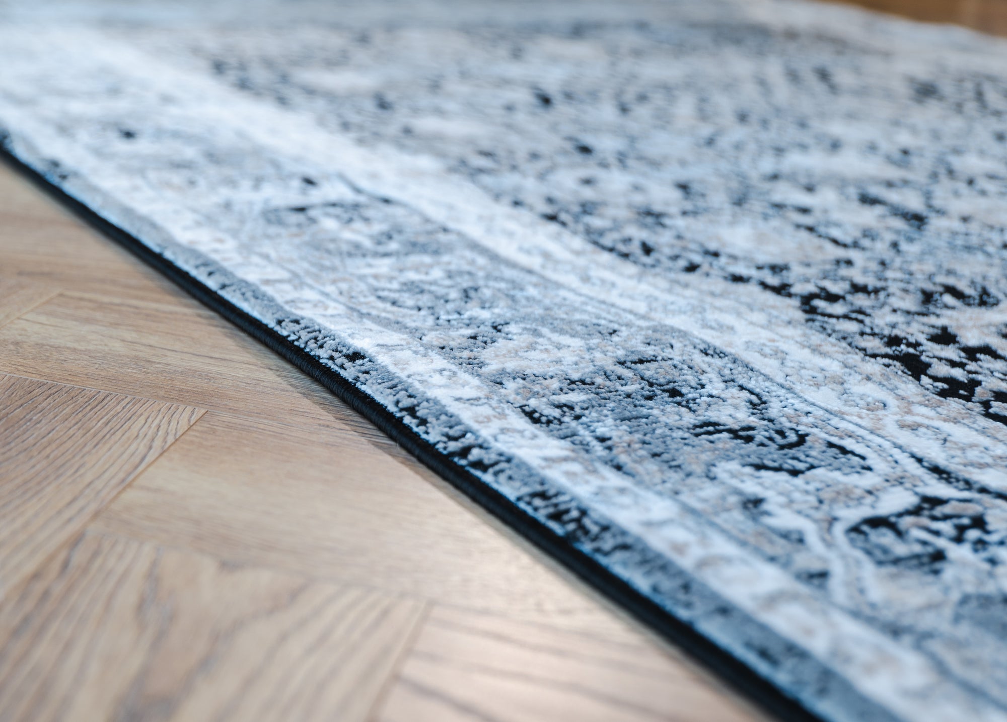 Deluxe 892 cream black traditional transitional rug