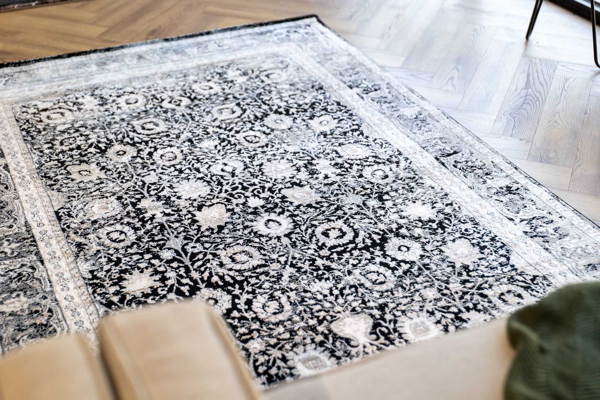 Deluxe 892 cream black traditional transitional rug