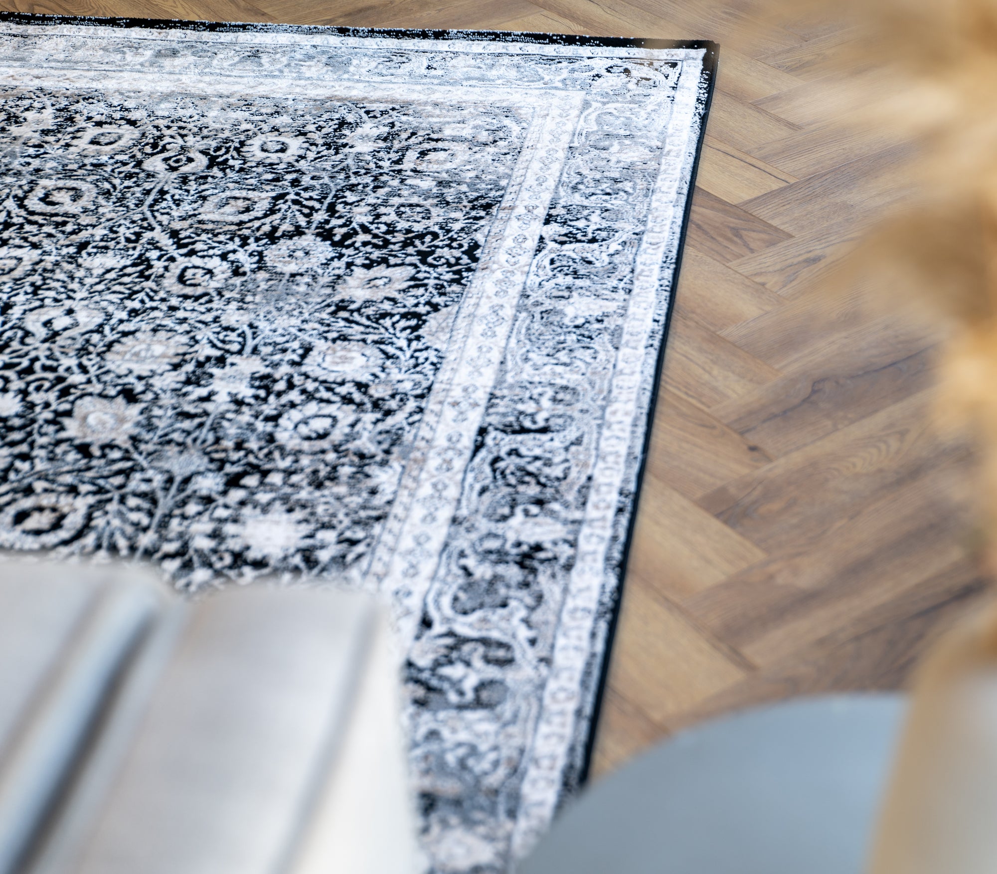 Deluxe 892 cream black traditional transitional rug
