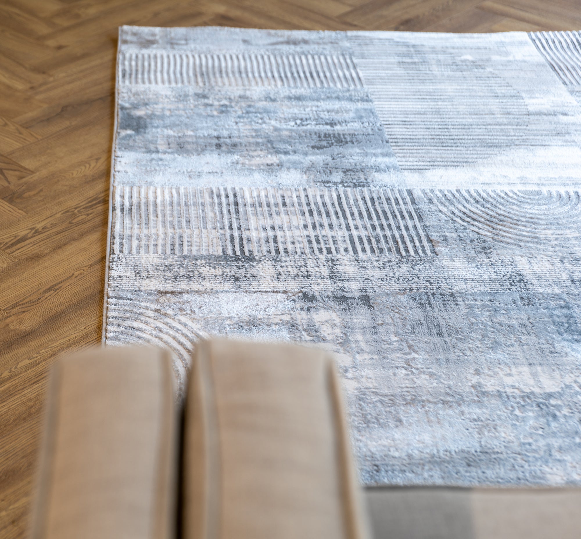 Deluxe modern contemprary design grey beige floor rug