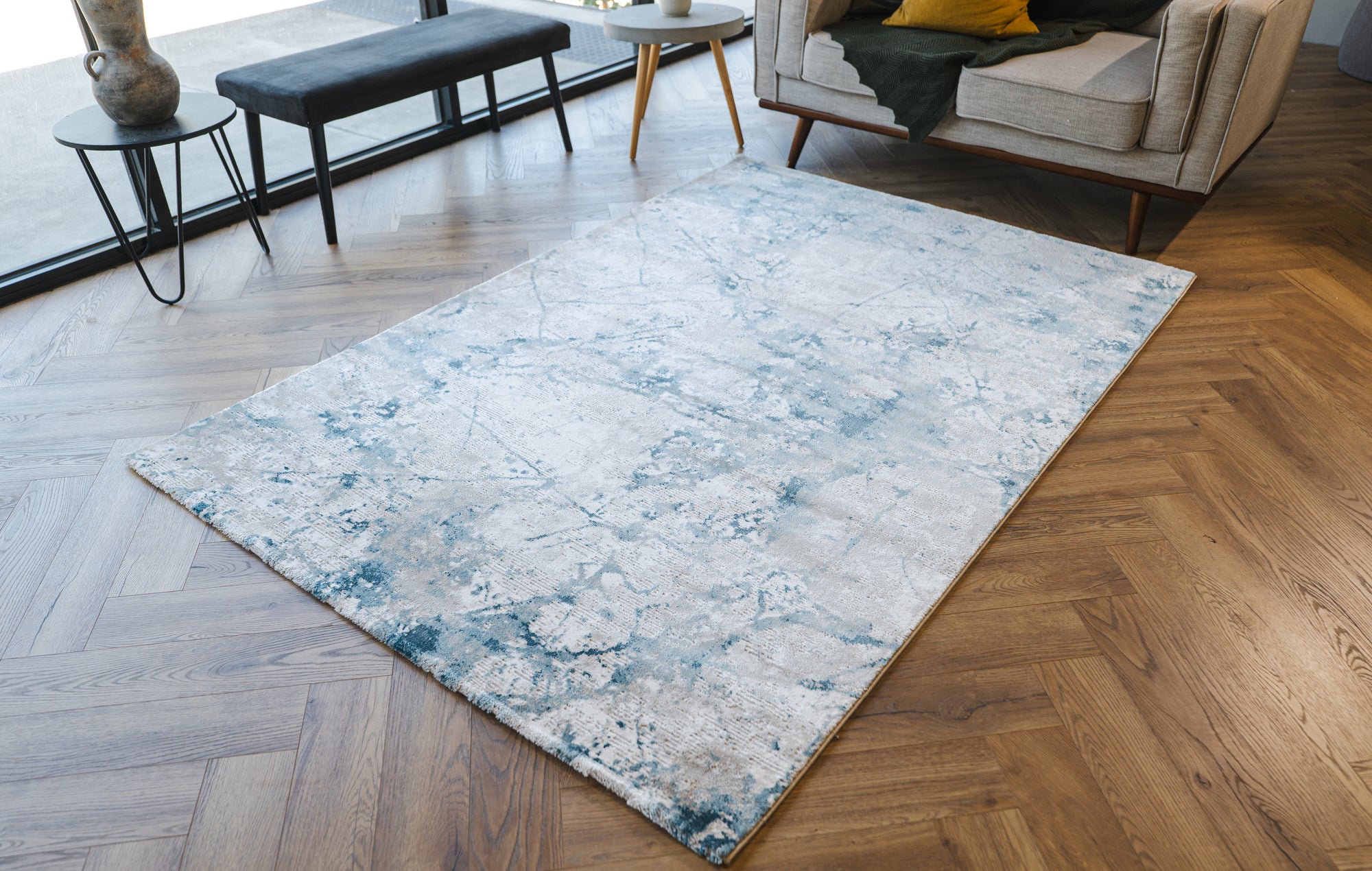 Alissa 677 cream blue cracked glass