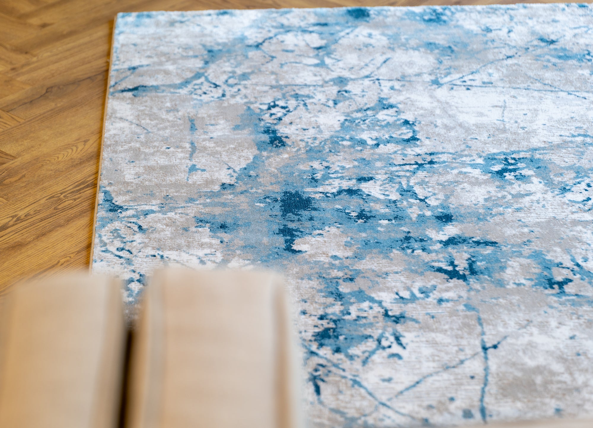 Alissa 677 cream blue cracked glass