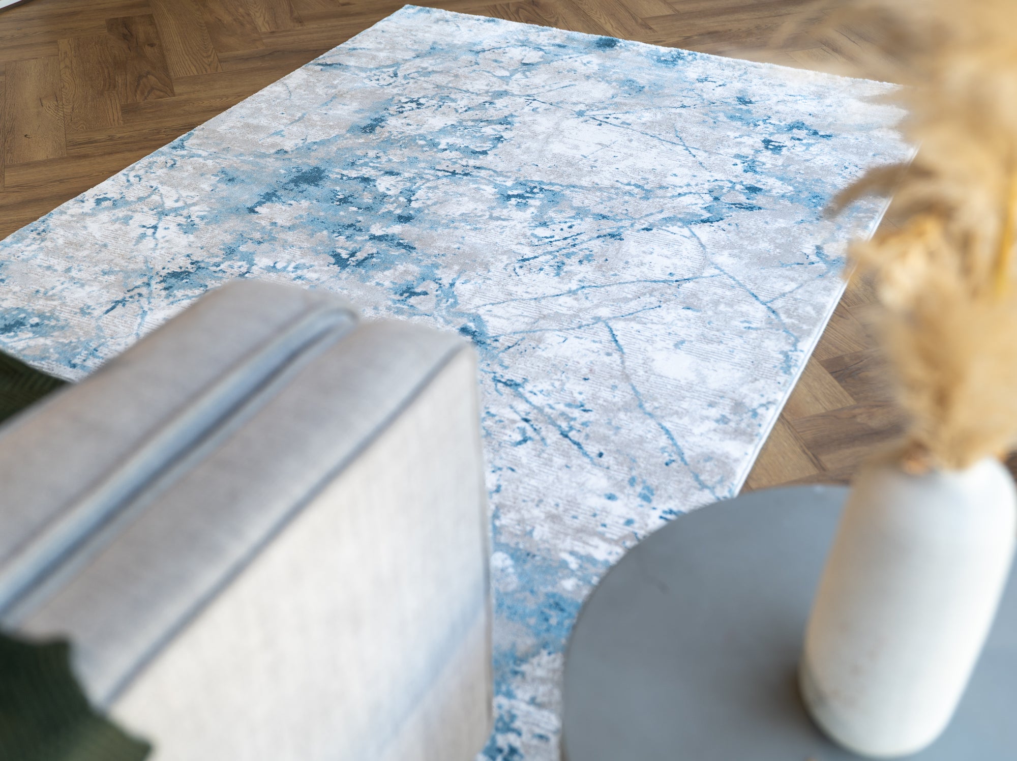 Alissa 677 cream blue cracked glass