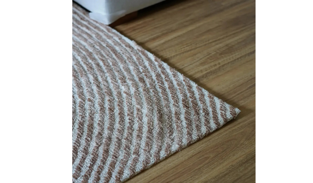 Isla Rust Curved Line Textured Wool Rug