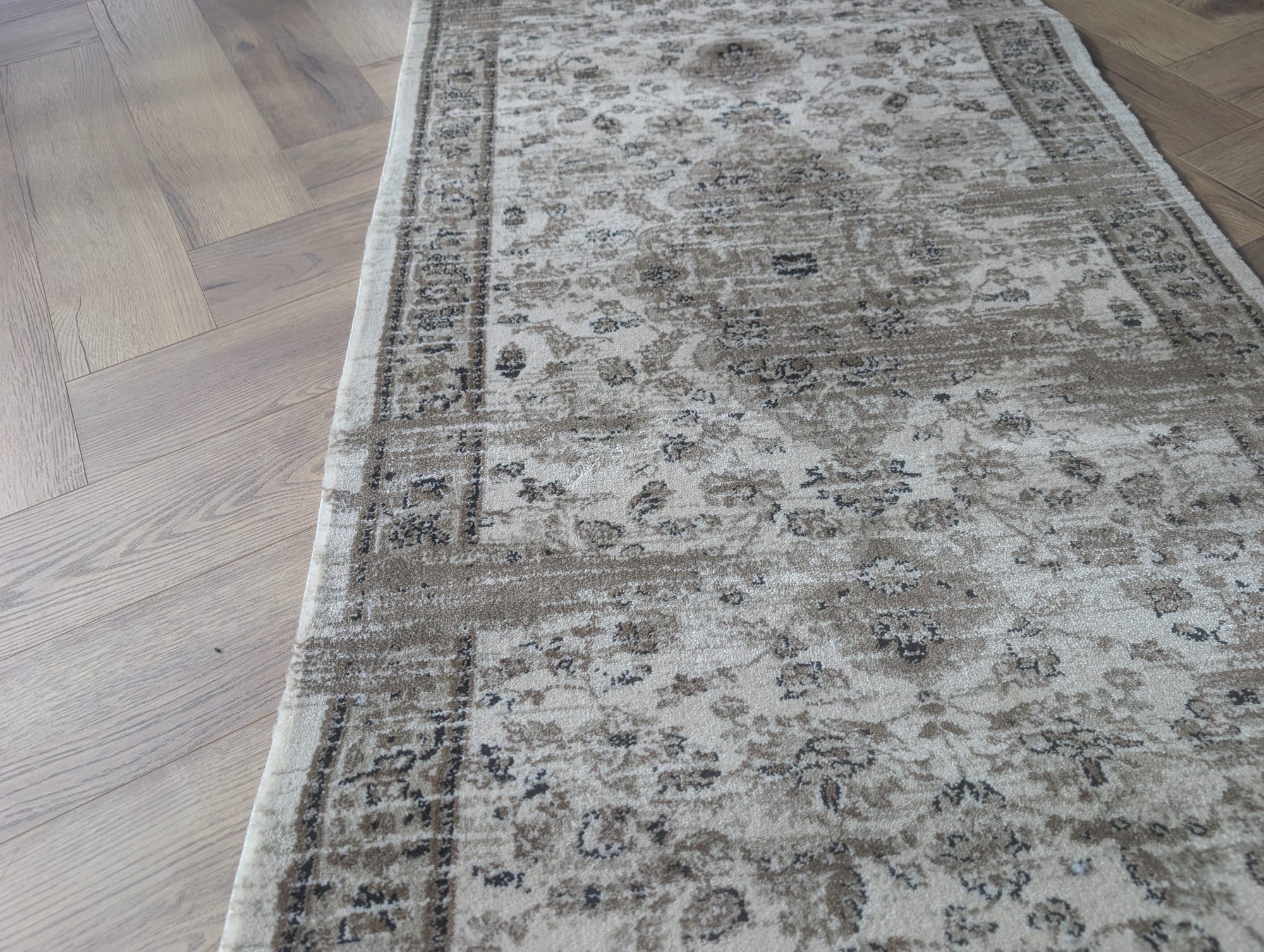 Vaha traditional Cream 80 cm Wide