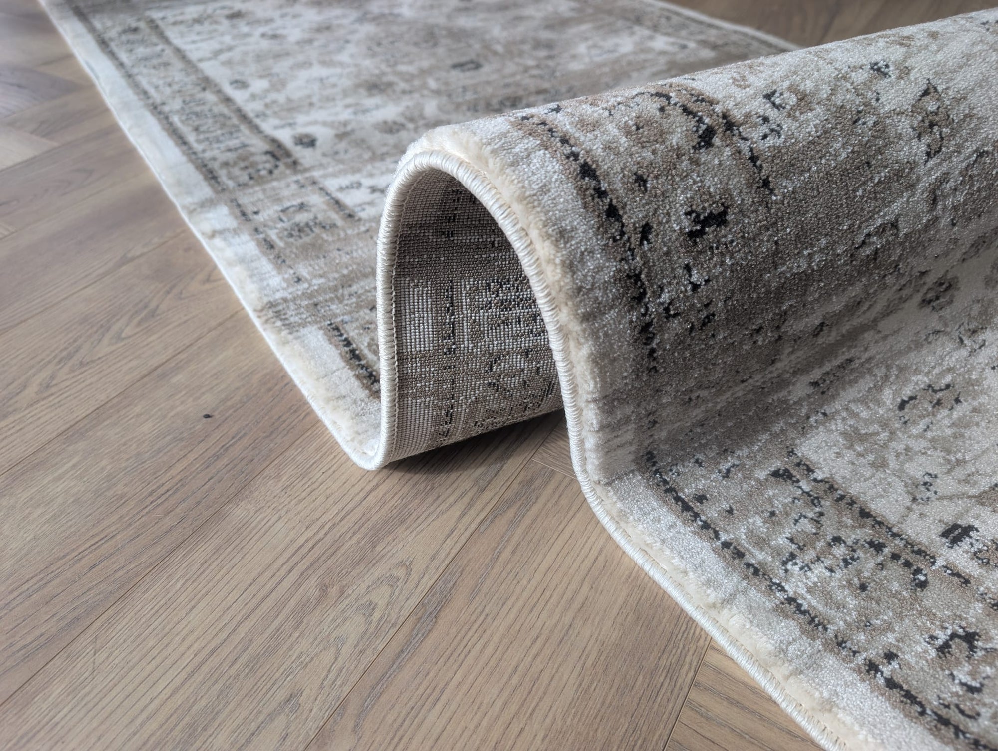 Vaha traditional Cream 80 cm Wide