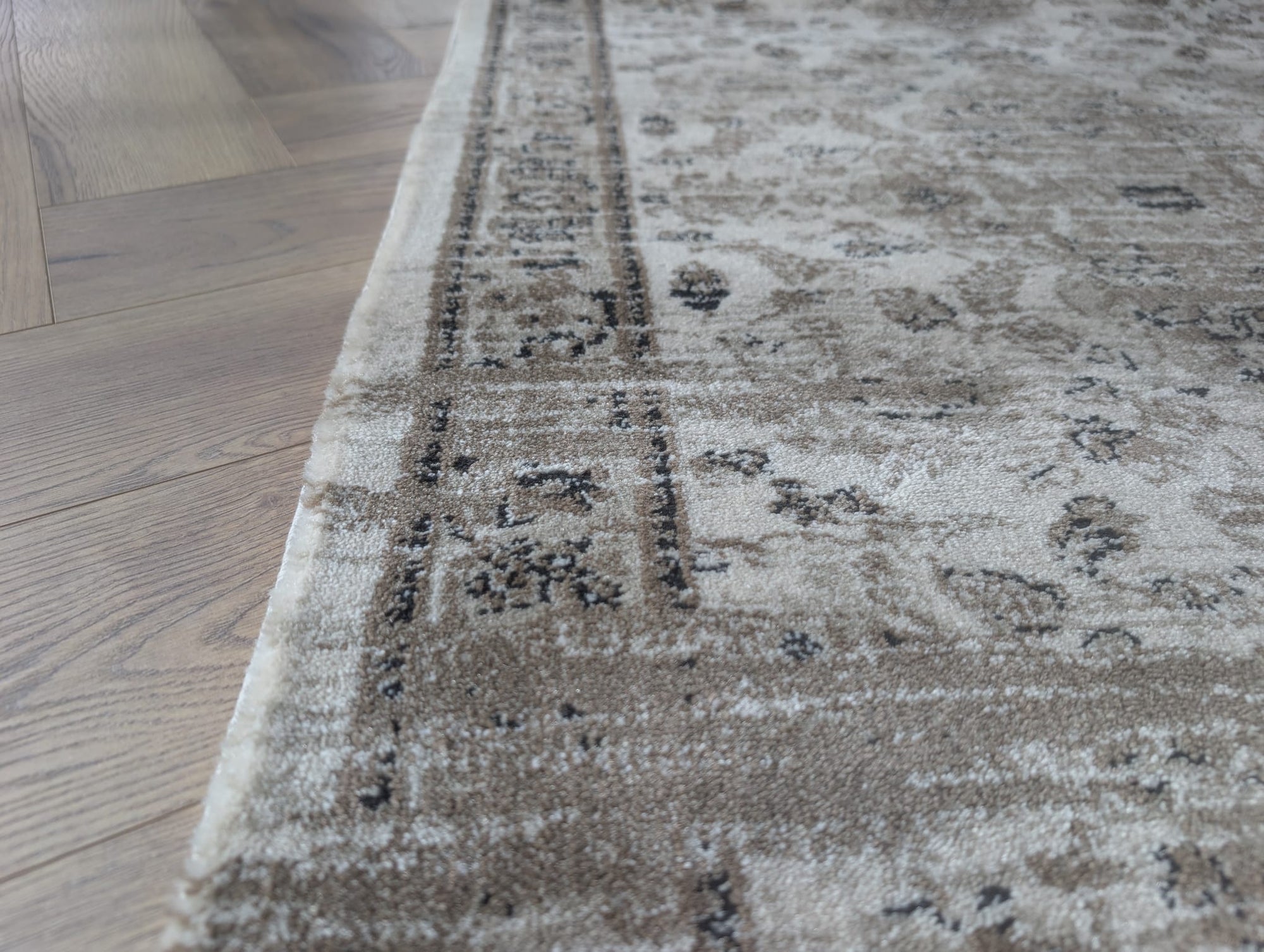 Vaha traditional Cream 80 cm Wide