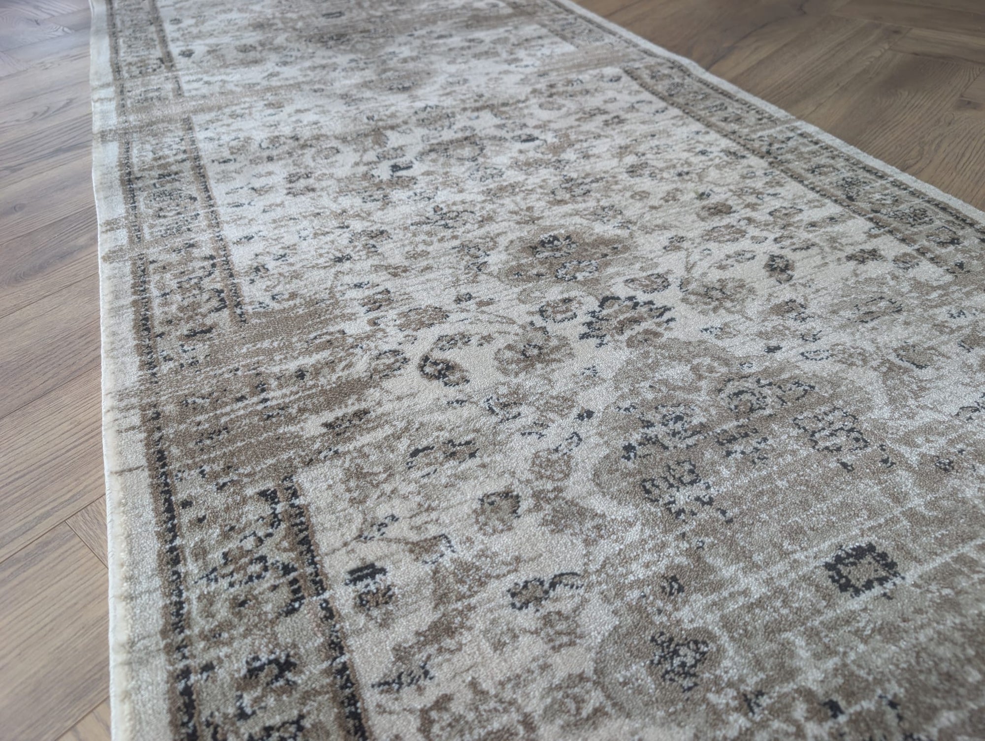 Vaha traditional Cream 80 cm Wide