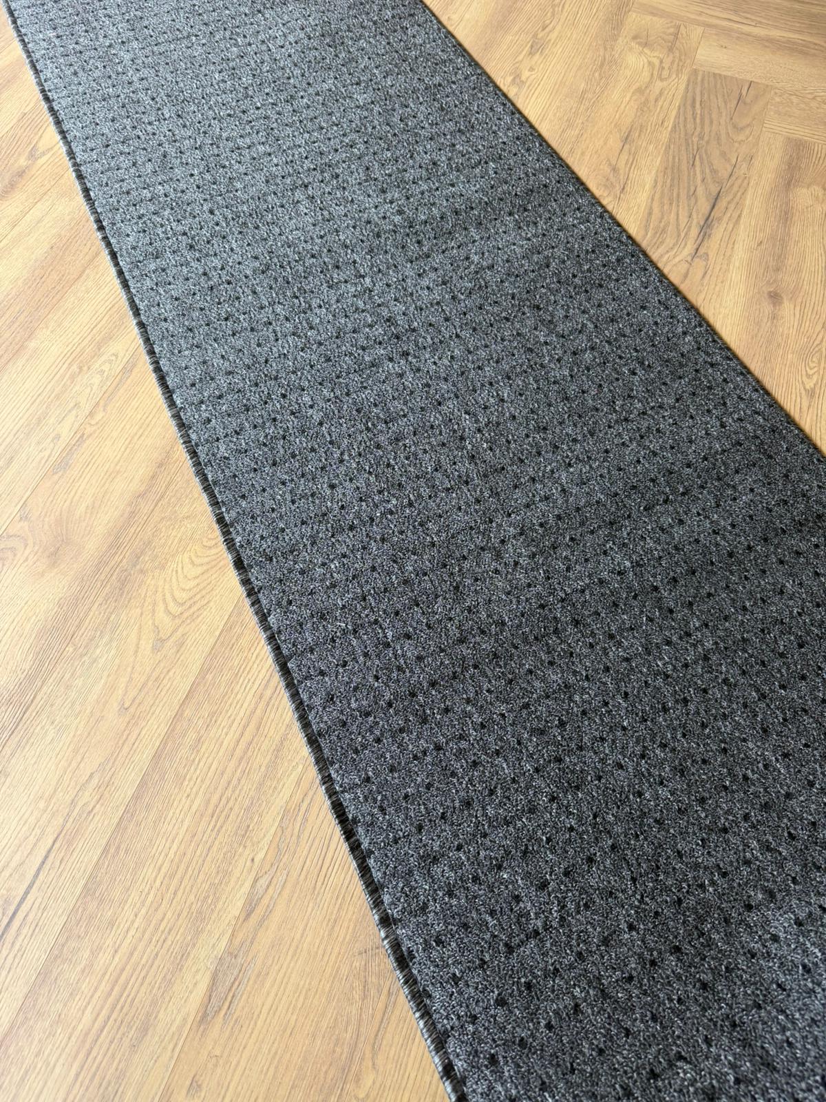 Callavi grey dots flatweave 67 cm Wide