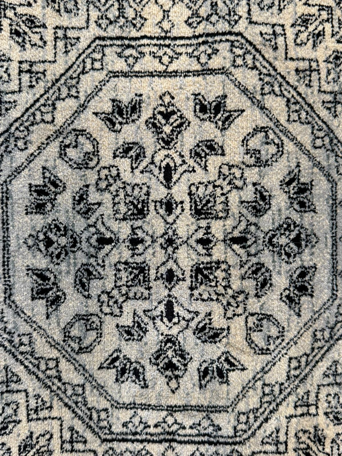 Hive 631 Traditional transitional grey runner 80 cm wide